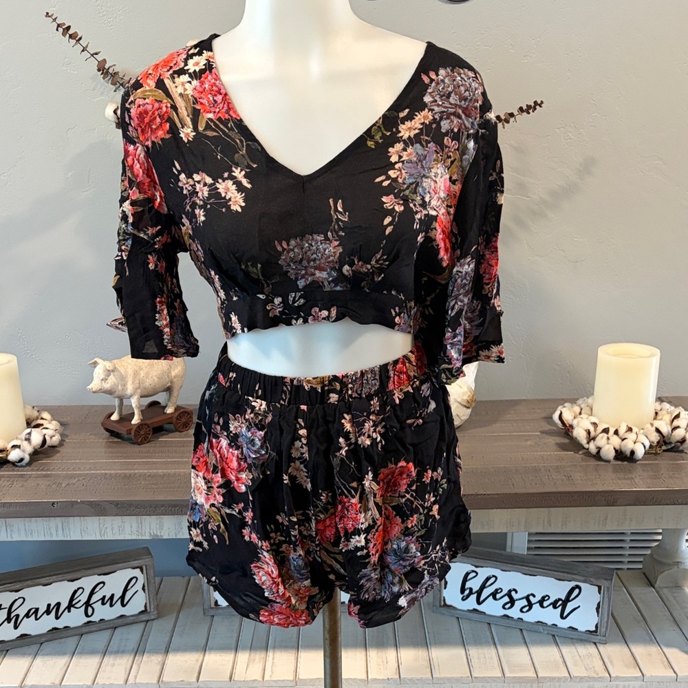 ILLA ILLA Black Floral Crop Top & Shorts Set with Red and Pink Blooms